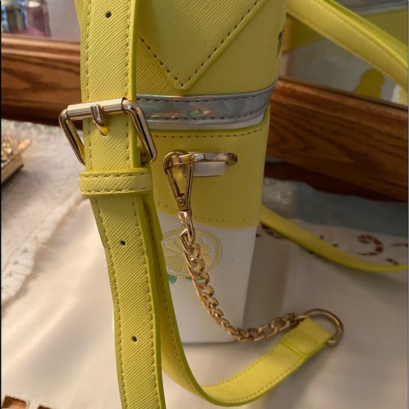 🍋 Lemonade Cross Body Purse w/ a Straw - Picture 7 of 12